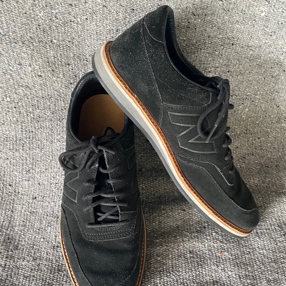 New Balance black suede lace up shoes - Picture 5 of 6